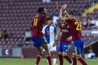 Lamine Fomba (à gauche) a inscrit le but égalisateur pour Servette KEYSTONE/SALVATORE DI NOLFI